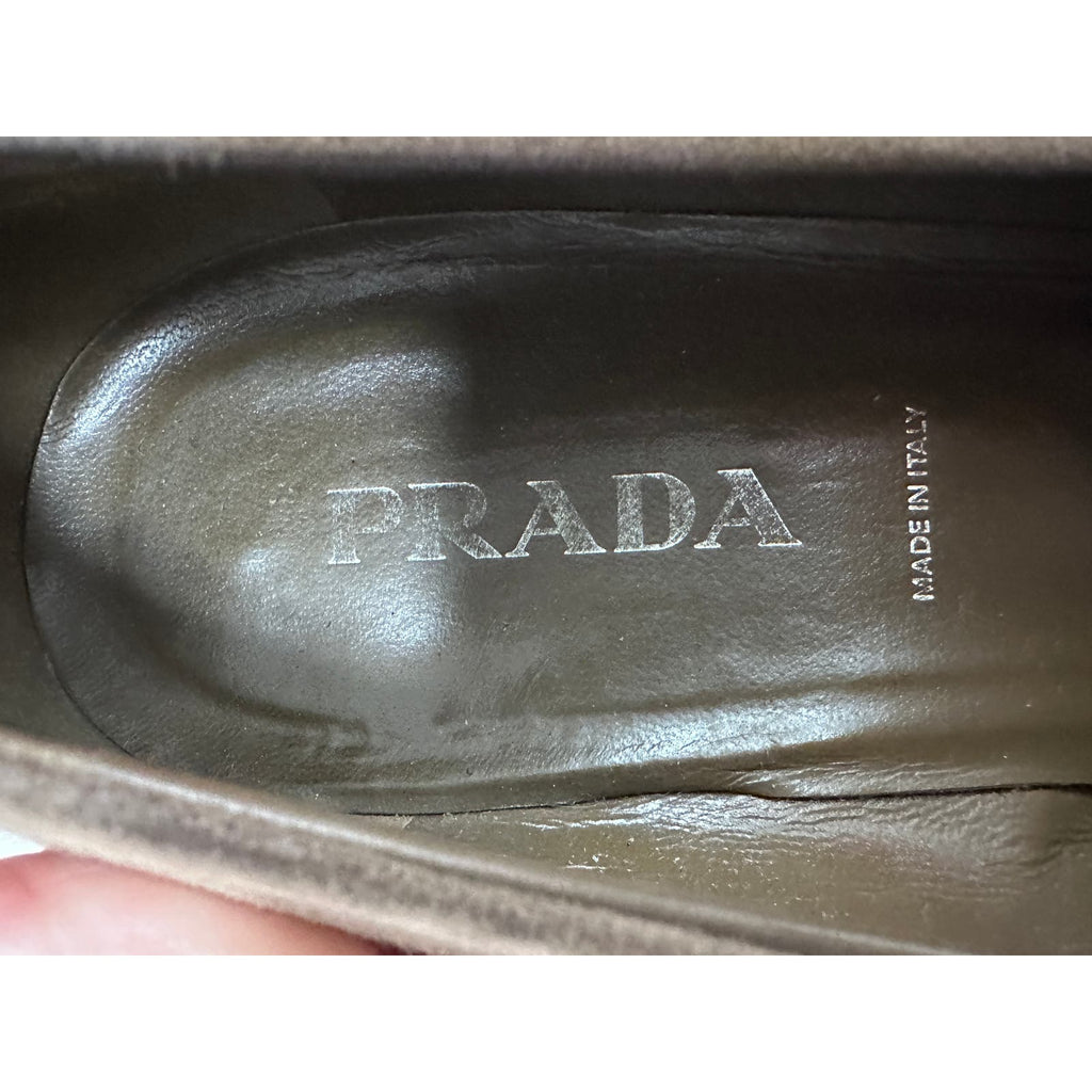 Mob wife aesthetic Prada VTG Camoscio Chic Pumps Fawn Neutral Suede 37.5/7.5 Prada