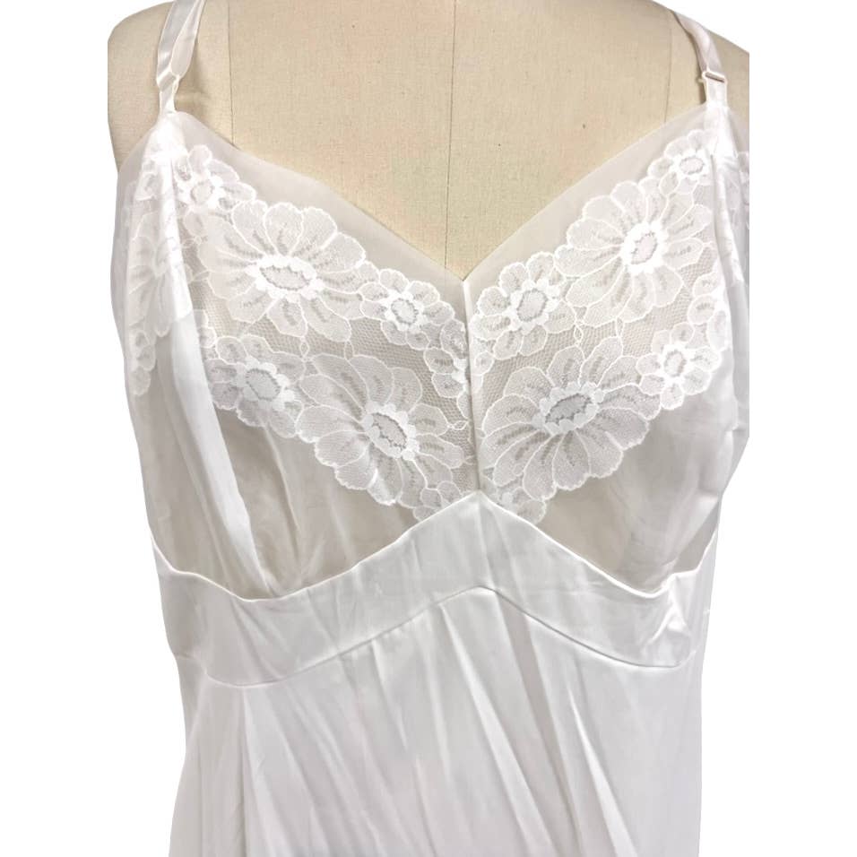 Vtg 1950s Vanity Fair Full Slip - 100% Nylon - Sheer Bodice/Cups - SZ 44L - White Vanity Fair