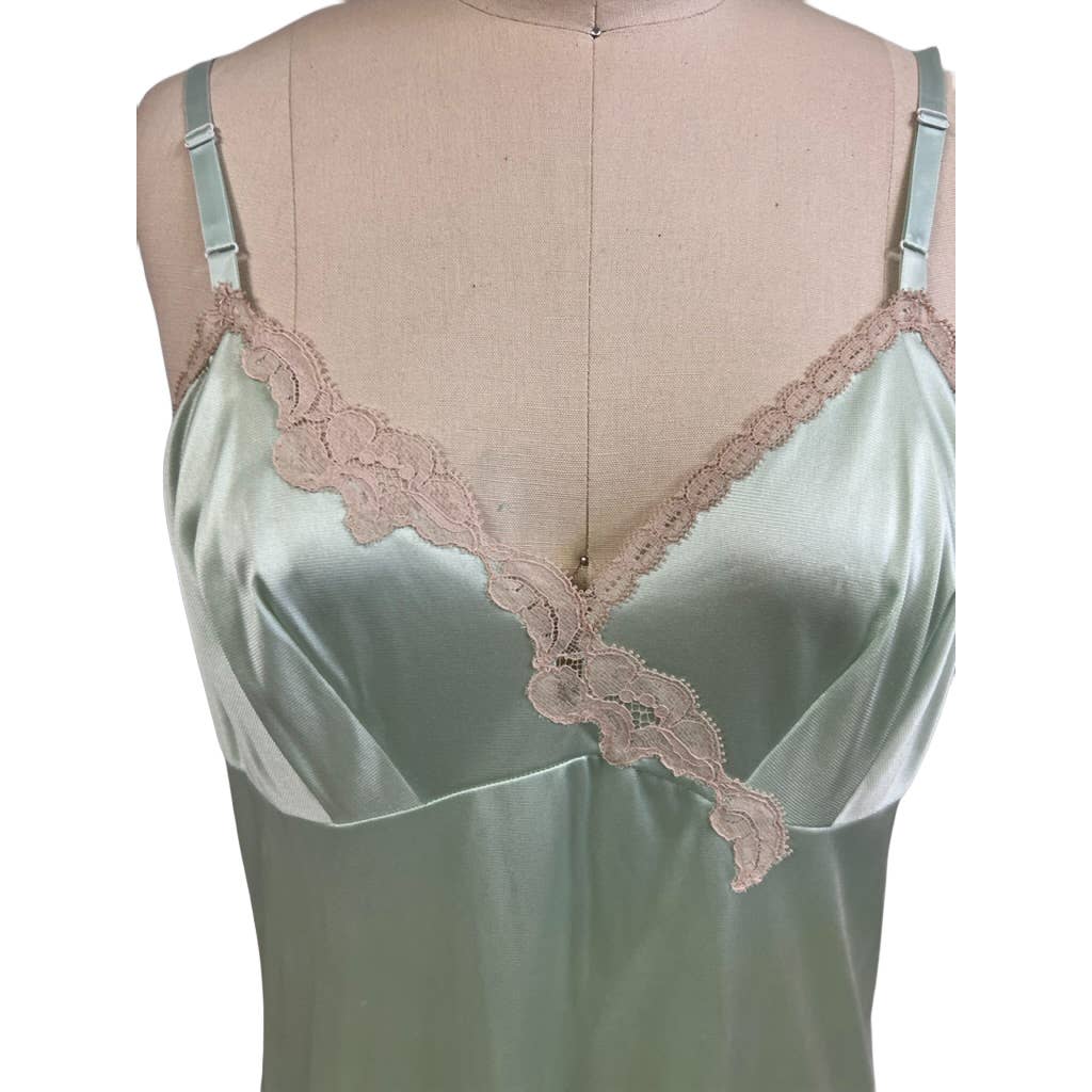 Vanity Fair Nylon Vintage Seafoam Green/lace Full Slip 36 Long NWOT slip Vanity Fair