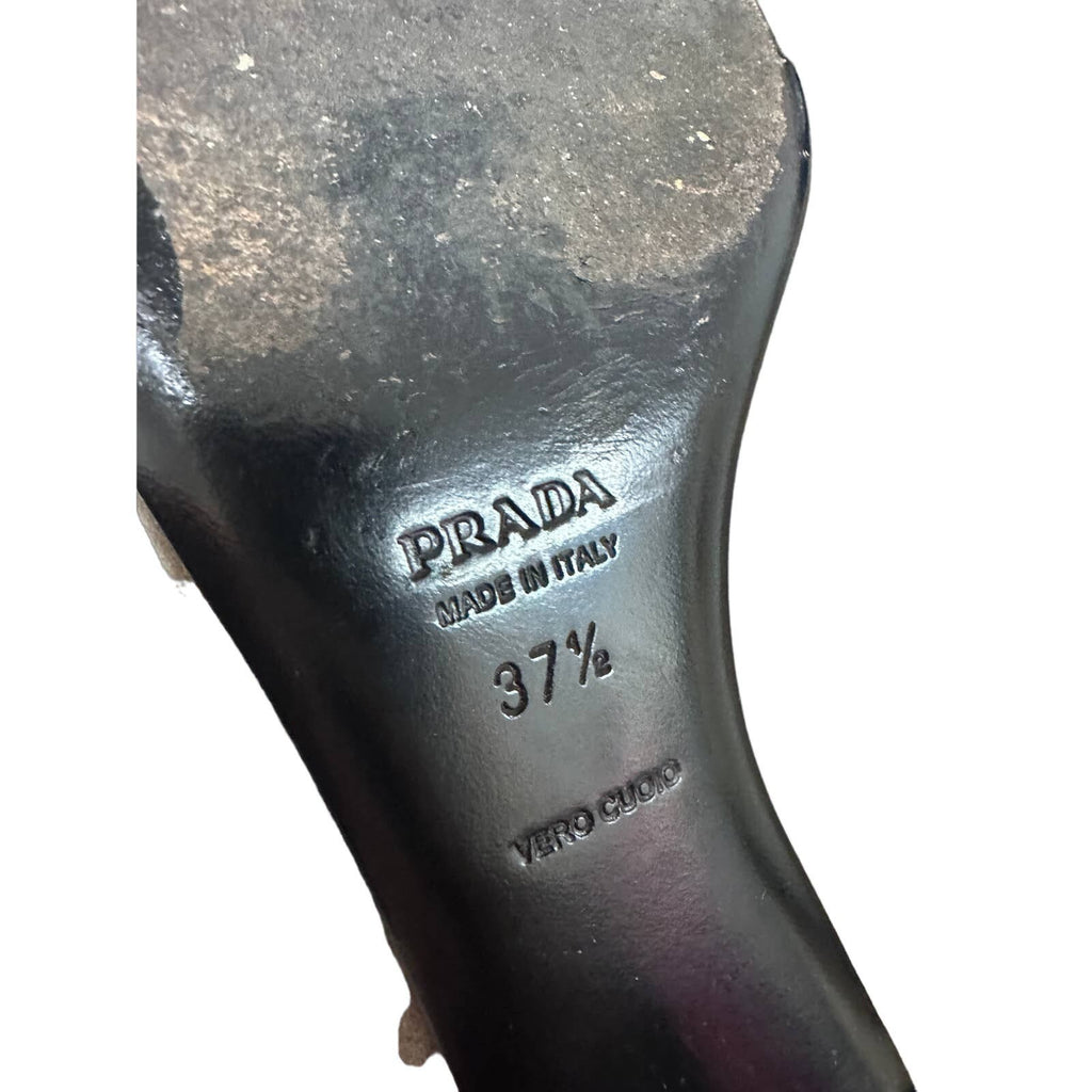 Mob wife aesthetic Prada VTG Camoscio Chic Pumps Fawn Neutral Suede 37.5/7.5 Prada