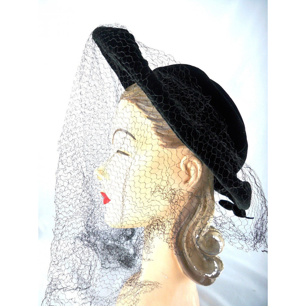 Vintage Black Widow Ladies Hat Velvet Wide Brim Full Veil 1940s Hats vendor-unknown
