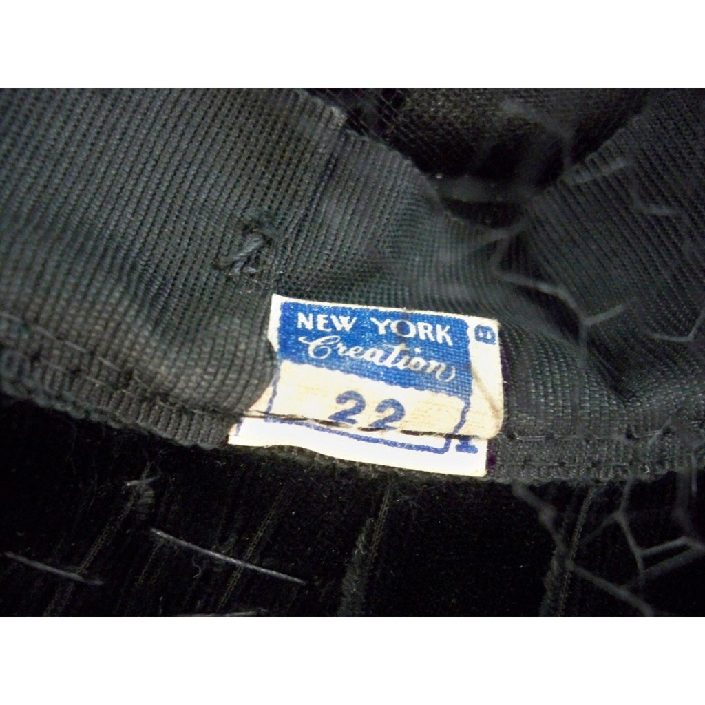 Vintage Black Widow Ladies Hat Velvet Wide Brim Full Veil 1940s Hats vendor-unknown