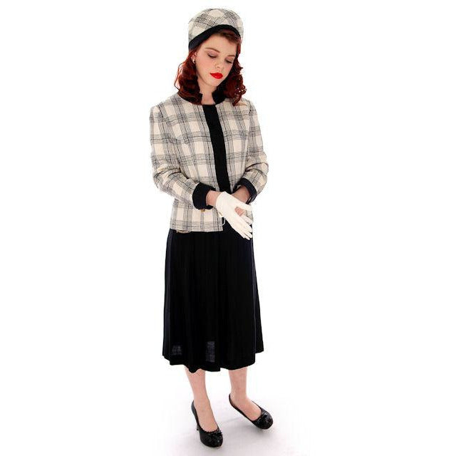 Vintage Linen/Silk Suit Boxy Jacket A Line Skirt 1960s Matching Hat 38-24-37 - The Best Vintage Clothing
 - 1