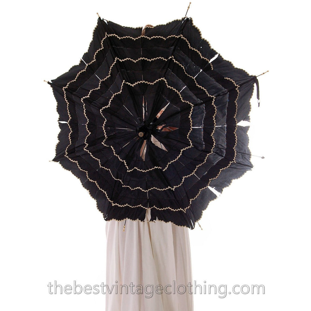 Striking Antique Parasol Black & White Silk Fancy Carved Dark Wood Handle 40" parasol The Best Vintage Clothing
