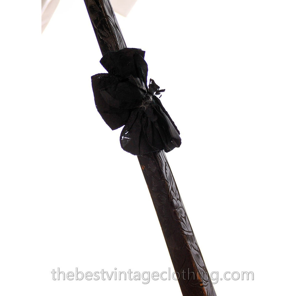 Striking Antique Parasol Black & White Silk Fancy Carved Dark Wood Handle 40" parasol The Best Vintage Clothing