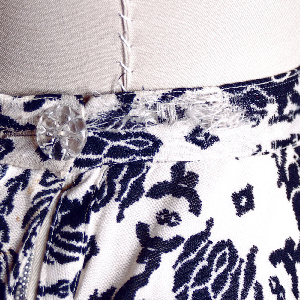 Vintage Circle Skirt Black & White Dragon Print 1950S 26 Waist Daisy's of Miami Cart2cart The Best Vintage Clothing