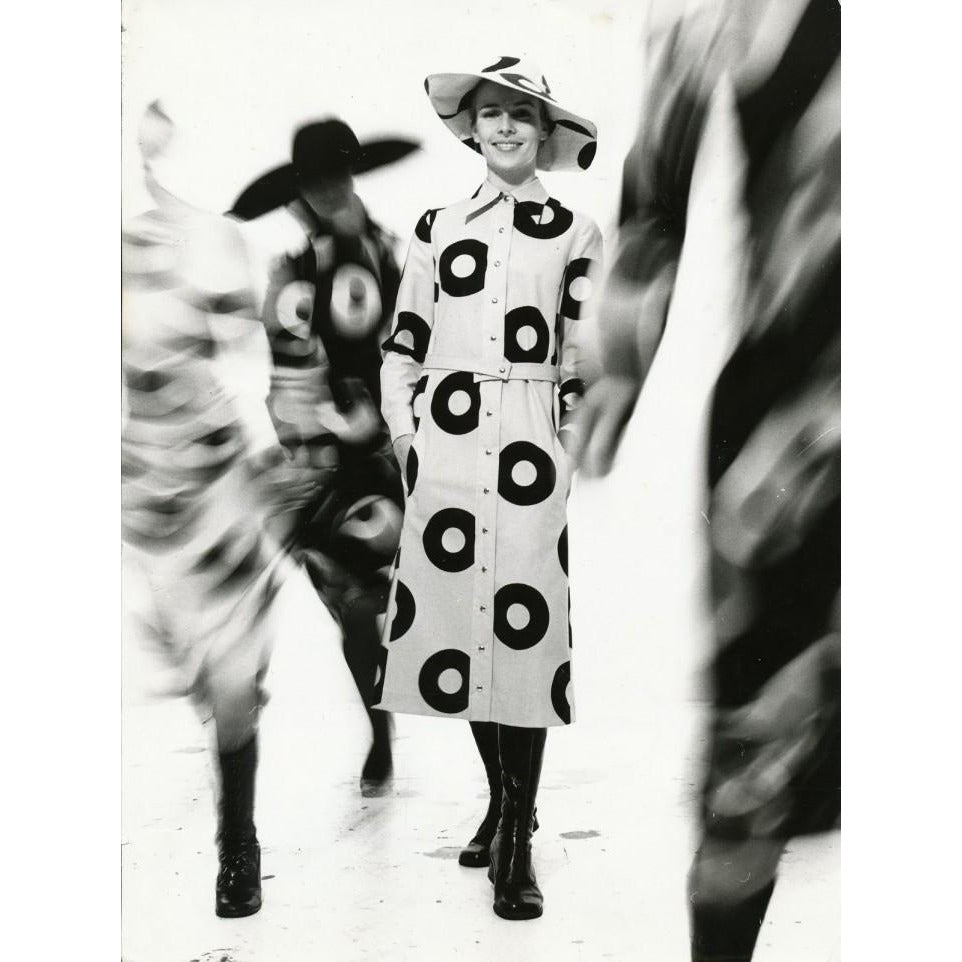 Vintage 1970s Vuokko Designer Black And White Circles Print Tunic Cotton 44 M marimekko Vuokko