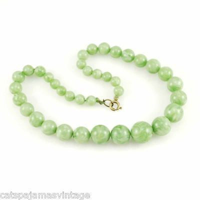 Vintage Plastic Green Jadeite Colored Beads Necklace 1930S - The Best Vintage Clothing
 - 1